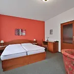 Szálloda Attic 3*
