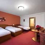 Attic 3* Prága