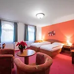 Attic Szálloda 3*
