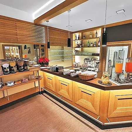 Attic Отель