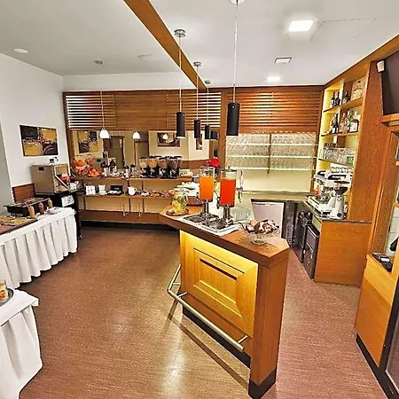 Отель Attic 3*