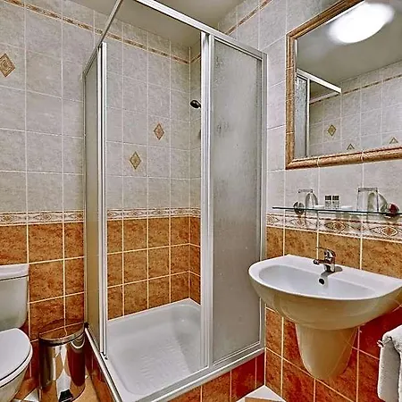 Отель Attic 3*