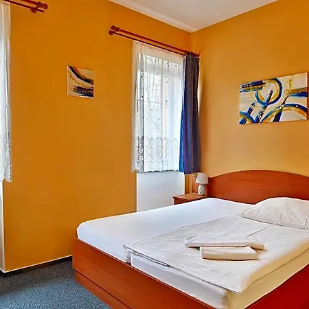 Отель Attic 3*