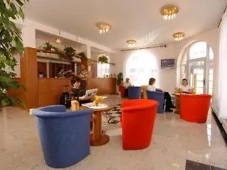 Отель Attic 3*