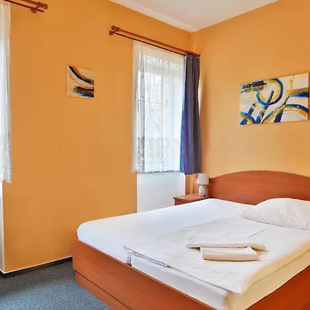 Attic 3* Praag