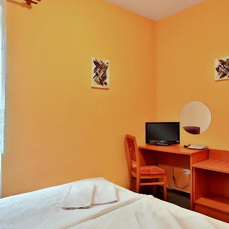 Attic Отель 3*