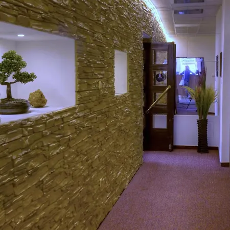 Hotel Attic 3*